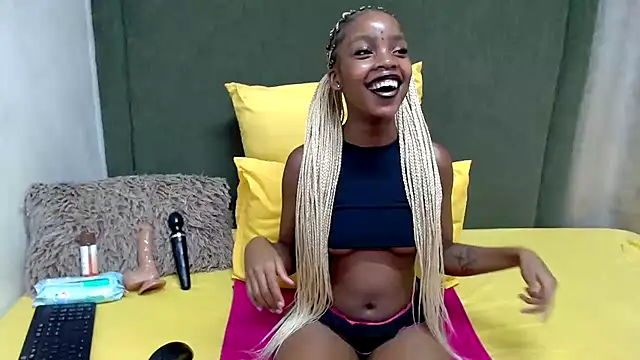 Littlebunny33 online show from October 2025 07:12:01 PM