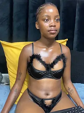 Littlebunny33 online show from April 2026 07:43:02 PM