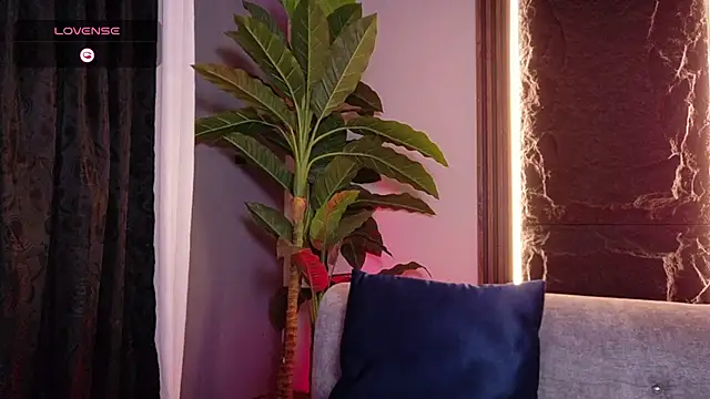 La Diabla 111  online show from November 2025 01:03:02 PM