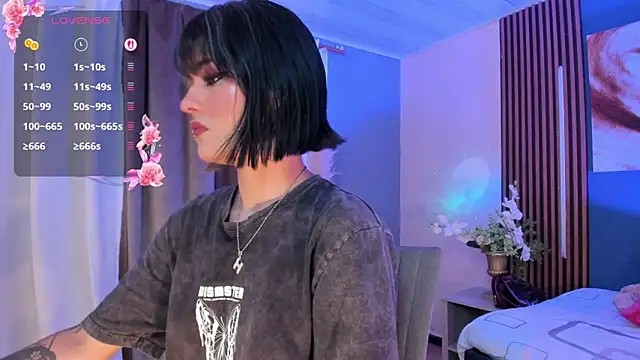 Snapshot of La_Diabla_111_ chatting on February 2026 08:55:02 PM La Diabla 111 online show from February 2026 08:55:02 PM