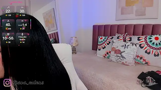 AvaScott  online show from December 2025 04:28:02 PM