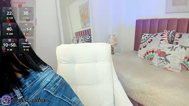 AvaScott  online show from November 2025 05:02:01 PM