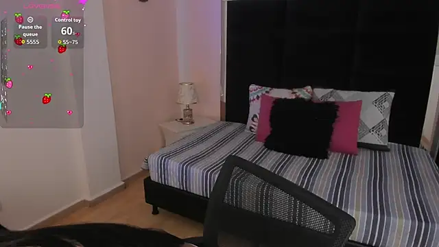 AvaScott  online show from October 2025 05:36:01 PM