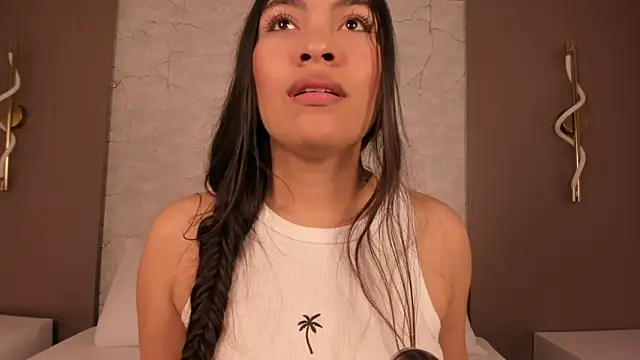 Snapshot of allie_bruce chatting on February 2026 03:24:01 AM allie bruce online show from February 2026 03:24:01 AM