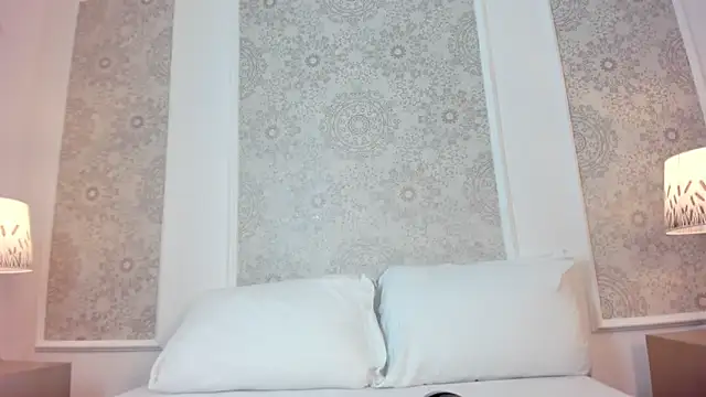 Snapshot of allie_bruce chatting on December 2025 10:47:01 PM allie bruce online show from December 2025 10:47:01 PM