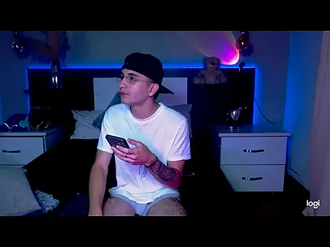 Snapshot of eriikjoness chatting on October 2025 04:24:01 AM eriikjoness online show from October 2025 04:24:01 AM