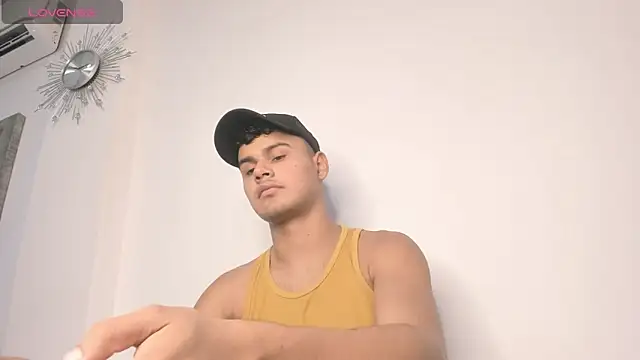 Tthiago cruz online show from October 2025 08:32:02 PM