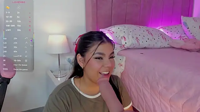 AliceThundeer online show from October 2025 04:02:02 AM