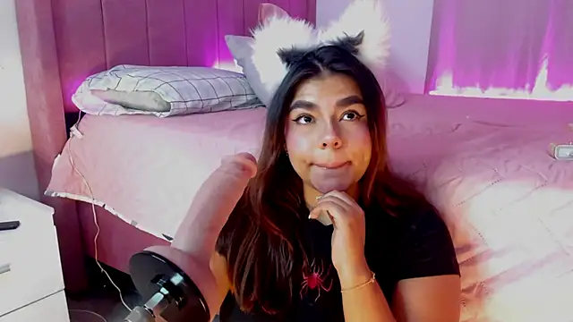 AliceThundeer online show from December 2025 04:17:02 AM