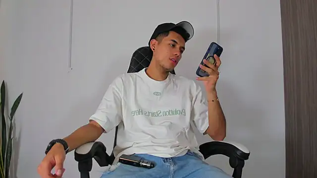 Snapshot of Nickyblazze_ chatting on September 2025 02:01:01 PM Nickyblazze online show from September 2025 02:01:01 PM
