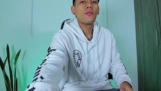 Snapshot of Nickyblazze_ chatting on October 2025 11:44:01 AM Nickyblazze online show from October 2025 11:44:01 AM