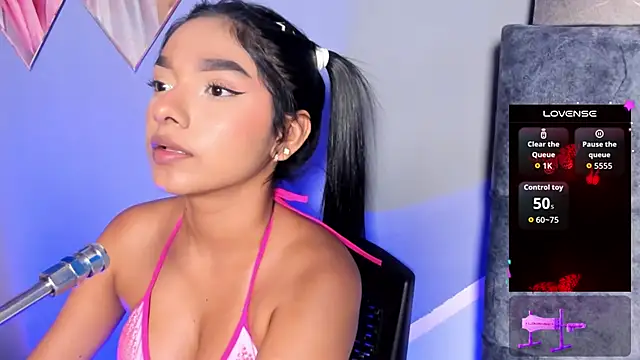 lau-hot online show from October 2025 01:35:02 PM