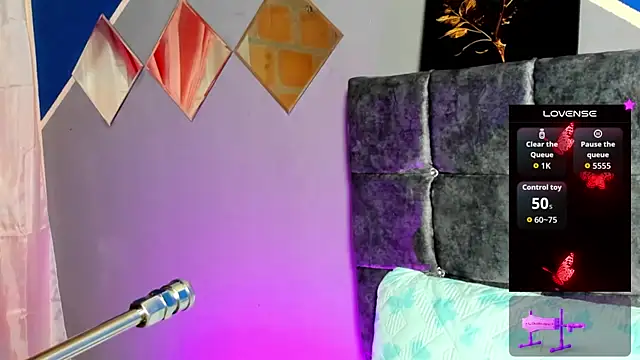 lau-hot online show from October 2025 07:35:02 PM