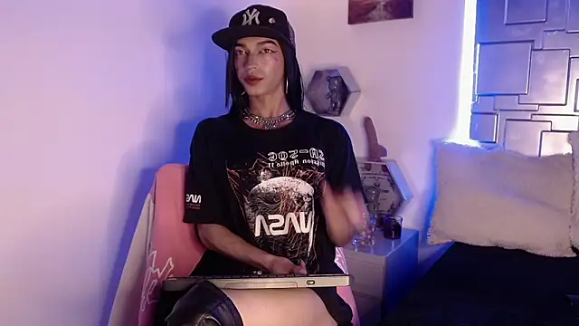 Trinity Knox online show from October 2025 03:56:02 PM
