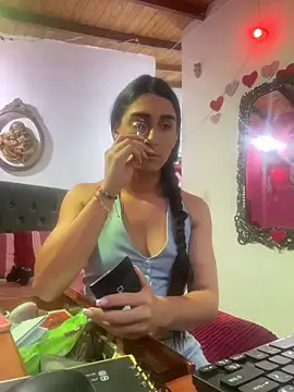 lola diez online show from October 2025 10:22:02 PM