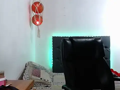 lola diez online show from February 2026 10:01:02 PM