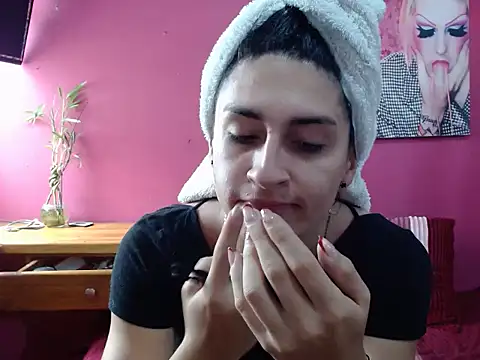 lola diez online show from September 2025 04:50:01 PM