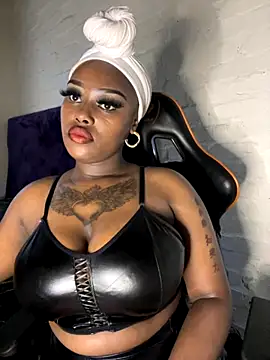 Snapshot of QUEEN_NOBUHLE_777 chatting on September 2025 10:32:02 AM QUEEN NOBUHLE 777 online show from September 2025 10:32:02 AM