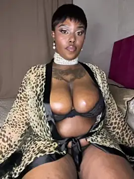 Snapshot of QUEEN_NOBUHLE_777 chatting on May 2026 12:26:02 AM QUEEN NOBUHLE 777 online show from May 2026 12:26:02 AM
