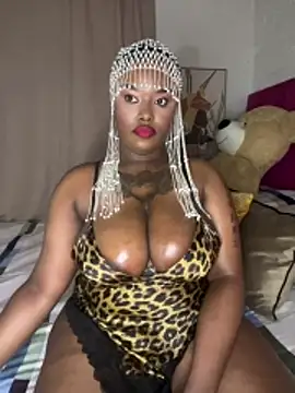 Snapshot of QUEEN_NOBUHLE_777 chatting on May 2026 11:32:02 PM QUEEN NOBUHLE 777 online show from May 2026 11:32:02 PM