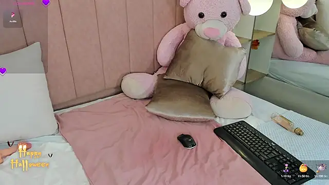 ayelen spacee online show from October 2025 08:24:02 AM