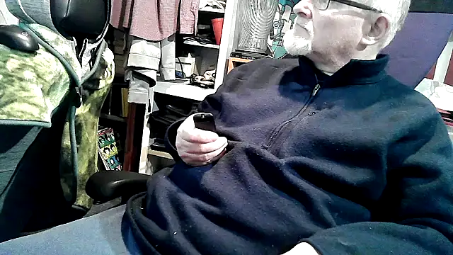 georgew62 online show from December 2025 01:45:01 AM