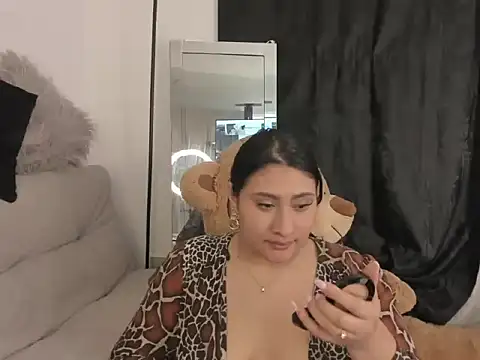 Elyross1  online show from October 2025 11:36:02 PM