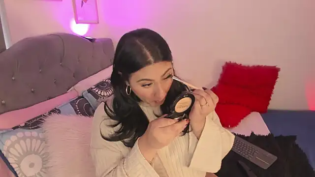 Elyross1  online show from November 2025 10:10:01 PM