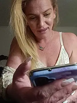 Goldenndoll online show from May 2026 09:48:02 PM
