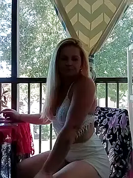 Snapshot of Goldenndoll chatting on October 2025 07:47:01 PM Goldenndoll online show from October 2025 07:47:01 PM