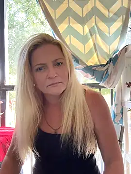 Snapshot of Goldenndoll chatting on October 2025 05:03:02 PM Goldenndoll online show from October 2025 05:03:02 PM