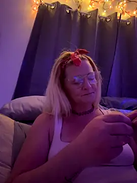 Snapshot of Goldenndoll chatting on September 2025 09:04:02 AM Goldenndoll online show from September 2025 09:04:02 AM