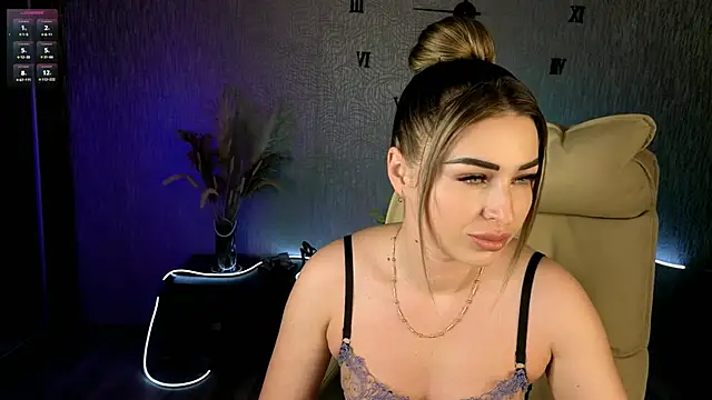 Snapshot of NikkiiStill chatting on November 2025 03:16:01 AM NikkiiStill online show from November 2025 03:16:01 AM