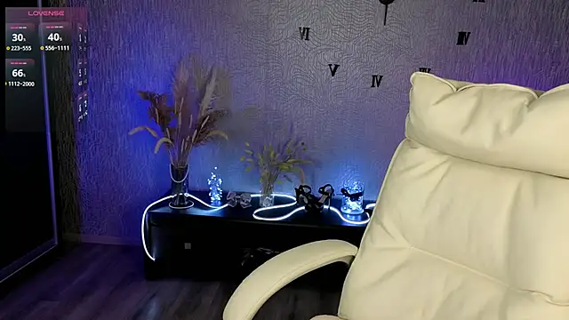 Snapshot of NikkiiStill chatting on November 2025 04:13:01 AM NikkiiStill online show from November 2025 04:13:01 AM