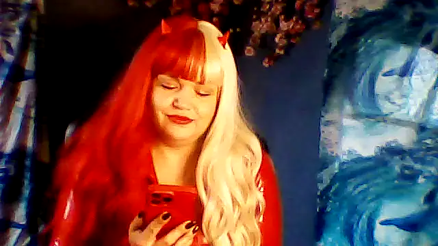 Snapshot of Nayvessa chatting on November 2025 07:00:02 AM Nayvessa online show from November 2025 07:00:02 AM