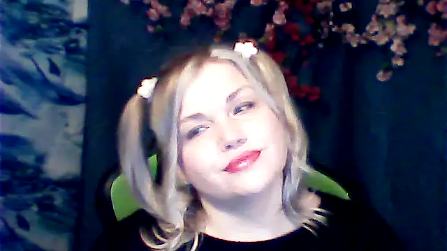 Snapshot of Nayvessa chatting on November 2025 12:20:01 PM Nayvessa online show from November 2025 12:20:01 PM