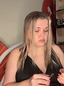 Snapshot of Nayvessa chatting on November 2025 06:52:02 PM Nayvessa online show from November 2025 06:52:02 PM