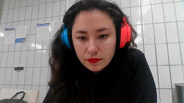 Snapshot of Emparia chatting on November 2025 10:36:02 PM Emparia online show from November 2025 10:36:02 PM