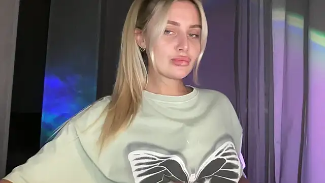 Snapshot of Sasha_yourdream chatting on September 2025 08:02:02 PM Sasha yourdream online show from September 2025 08:02:02 PM