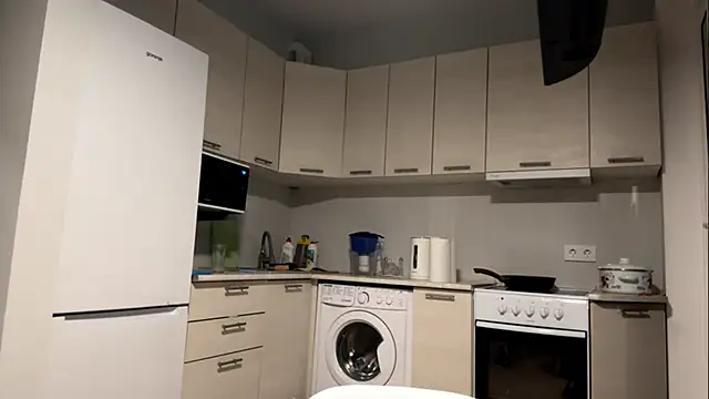 Denni Spilber online show from November 2025 03:28:02 PM