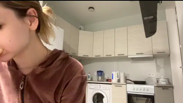 Denni Spilber online show from November 2025 03:38:01 PM