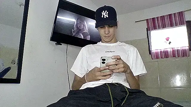 Snapshot of sam_hottt chatting on October 2025 09:23:02 PM sam hottt online show from October 2025 09:23:02 PM