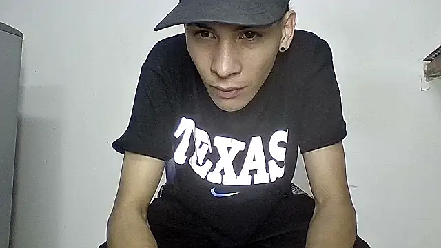 Snapshot of sam_hottt chatting on September 2025 08:33:01 PM sam hottt online show from September 2025 08:33:01 PM