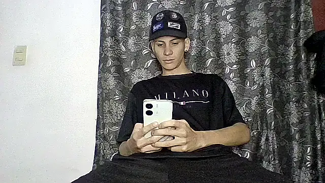 Snapshot of sam_hottt chatting on September 2025 04:51:02 AM sam hottt online show from September 2025 04:51:02 AM