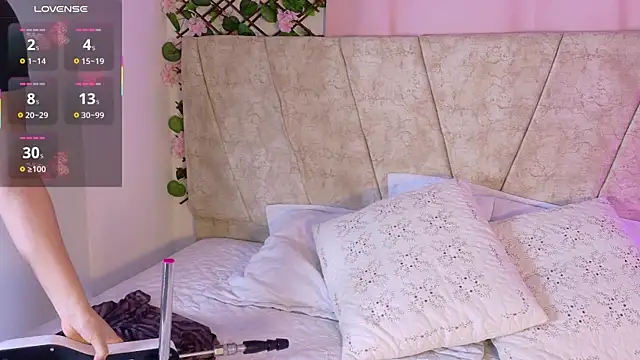 LaraGiil online show from October 2025 12:26:02 PM