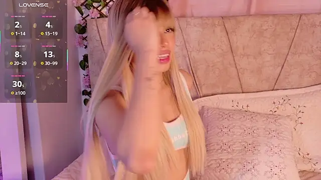 LaraGiil online show from December 2025 08:19:01 PM