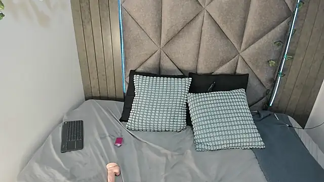 AAronBaker  online show from October 2025 07:48:01 PM