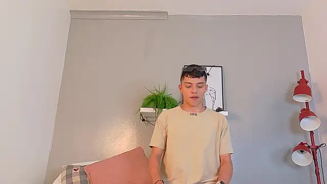 AAronBaker  online show from September 2025 07:42:01 PM