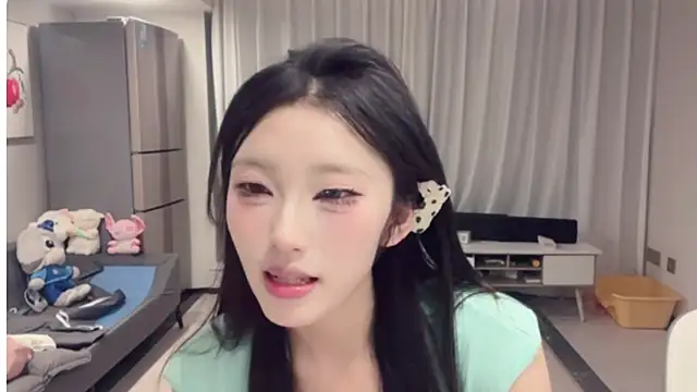 Snapshot of ZhaoZhao-ZM chatting on September 2025 02:28:01 PM ZhaoZhao-ZM online show from September 2025 02:28:01 PM