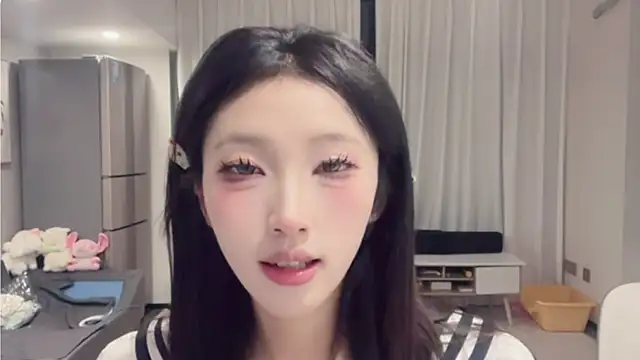 Snapshot of ZhaoZhao-ZM chatting on September 2025 01:22:01 PM ZhaoZhao-ZM online show from September 2025 01:22:01 PM